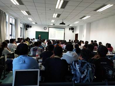 冰球突破mg正规官网工商管理专业2018级本科生入门导论课程顺利进行