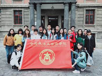寻访红色记忆 致敬人民英雄——冰球突破mg正规官网经济1801班开展“五四”主体团日活动