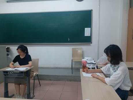 冰球突破mg正规官网产业经济系2017级硕士研究生开题报告会顺利举行