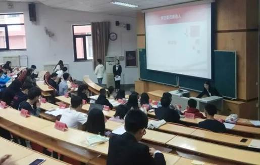 冰球突破mg正规官网本科生一届十七任学生委员选举大会顺利举办