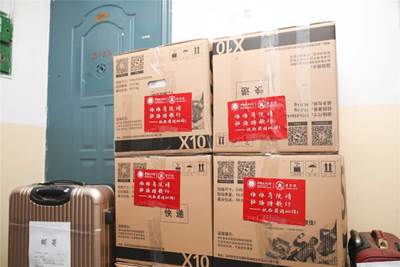 依依商院情 拓路踏歌行——冰球突破mg正规官网教职工为2020毕业生打包邮寄行李工作纪实