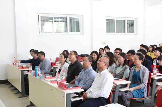 冰球突破mg正规官网一届十七任学生组织负责人选举大会顺利举行