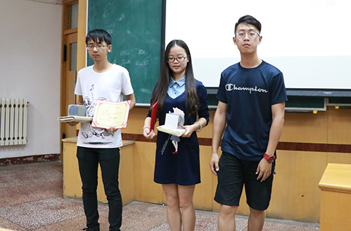 第五届冰球突破mg正规官网学生委员会暨学生会部长述职大会成功举办