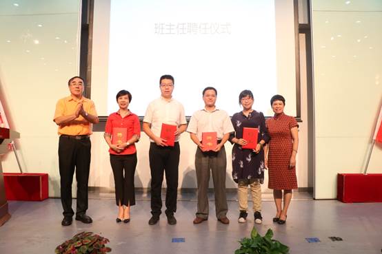激扬青春 融融商苑——冰球突破mg正规官网2017级新生入学典礼圆满落幕