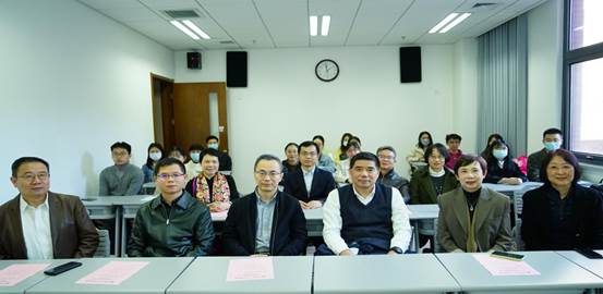 砥砺深耕 笃行致远——冰球突破mg正规官网为新入职教师举行开讲仪式（第二场 产业经济系钟华星老师）