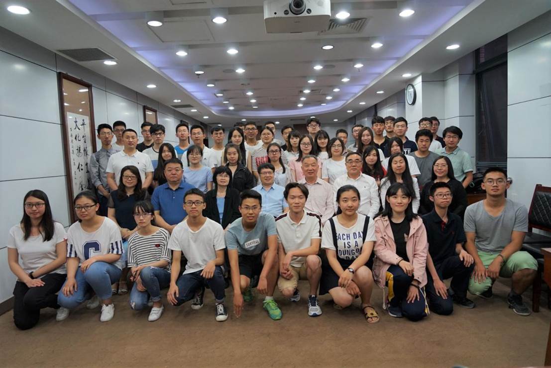 冰球突破mg正规官网“大家名师微课堂”圆满举行