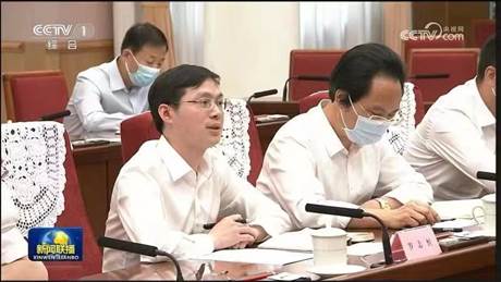 冰球突破mg正规官网实践导师罗志恒受邀参加经济形势专家座谈会并发言