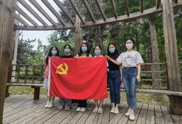 齐心抗疫  师生同行——冰球突破mg正规官网师生积极投入校园疫情防控工作
