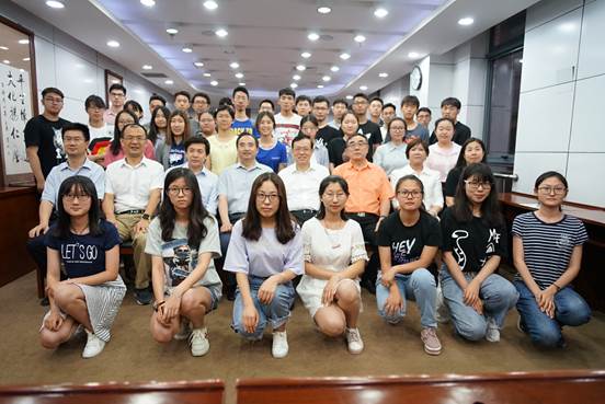 冰球突破mg正规官网“大家名师微课堂”圆满举行