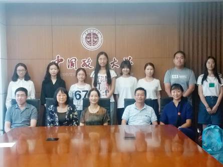 冰球突破mg正规官网产业经济系2018级研究生师生见面会顺利举行