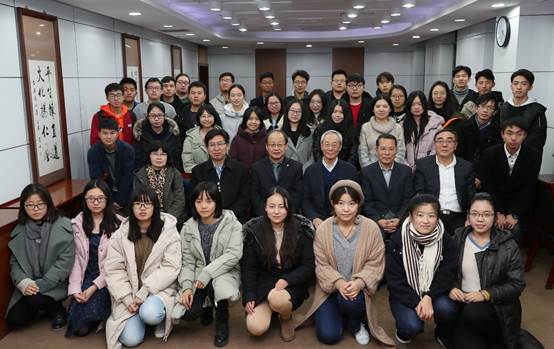 社科院政治学研究所所长房宁做客“大家名师微课堂”——冰球突破mg正规官网“大家名师微课堂”第六十五讲