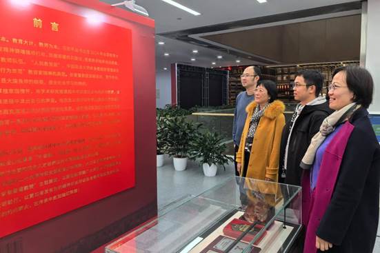 冰球突破mg正规官网产业经济系、产业经济系党支部组织教师参观“致敬人民教育家张晋藩教授”专题展