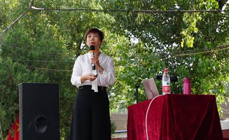 冰球突破mg正规官网宏结教授为全校本科新生作中美贸易摩擦形势分析讲座